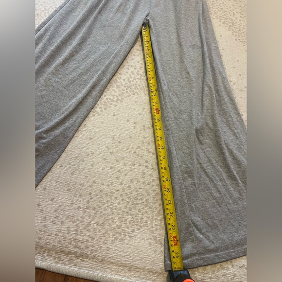 Cropped Lounge Set - Picture 12 of 13